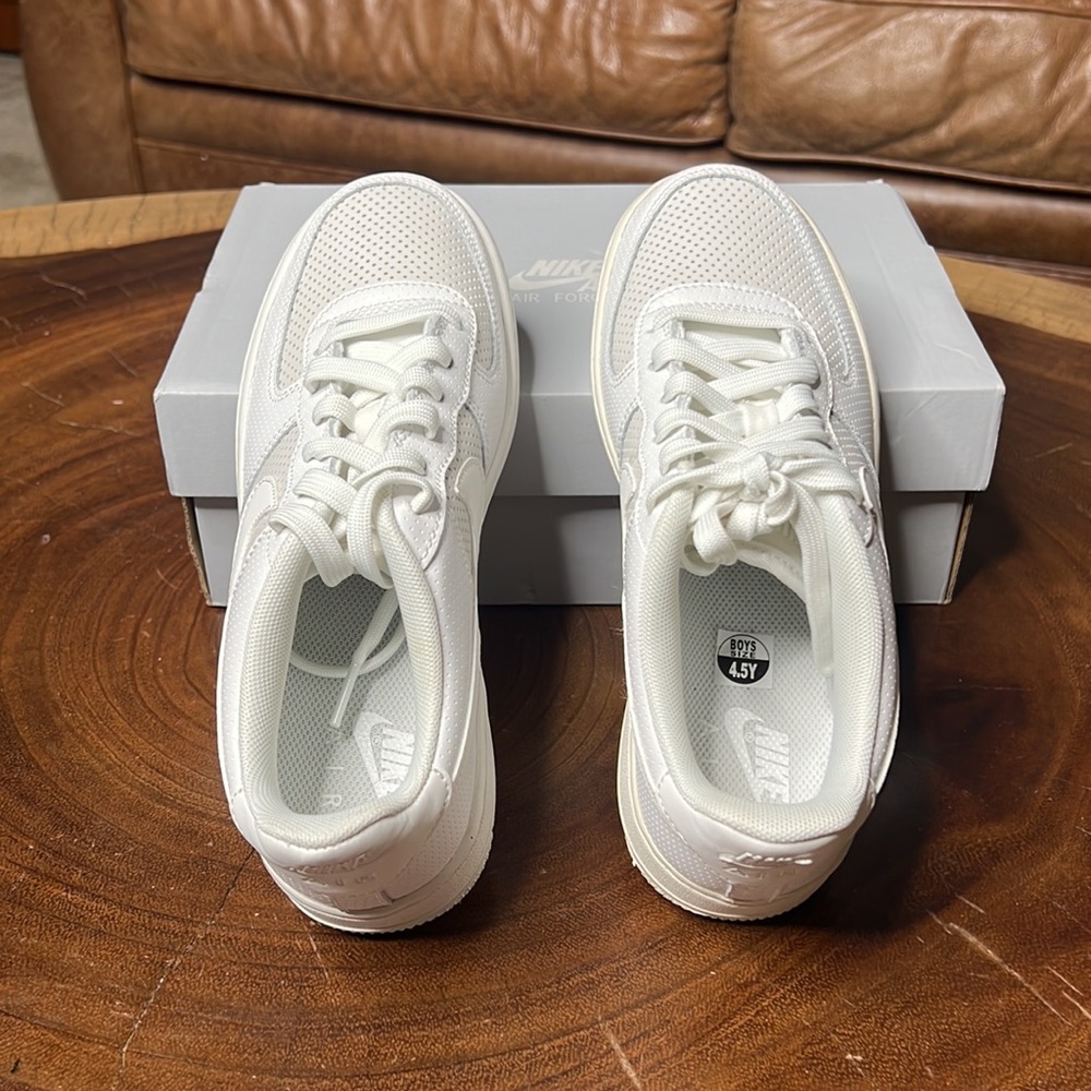 Nike: Air Force 1 LV8 (GS)